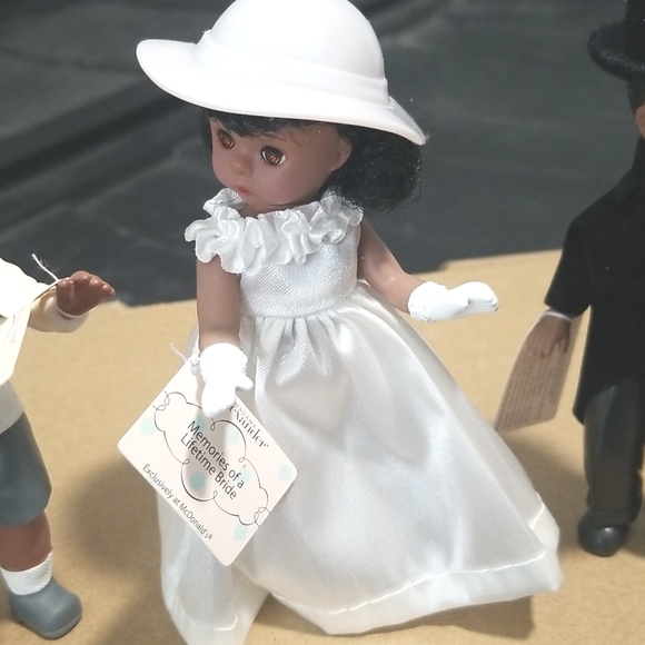 Madam Alexander bundle Three Wedding dolls - Picture 3 of 8